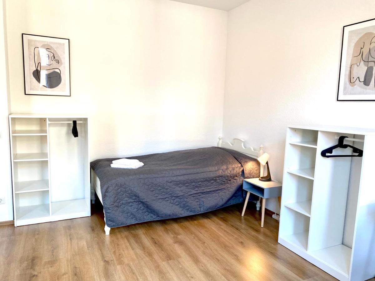 2 Rooms, Free Parking, 25 Min To Duesseldorf, 150 Mbps Wlan Дуйсбург Екстериор снимка