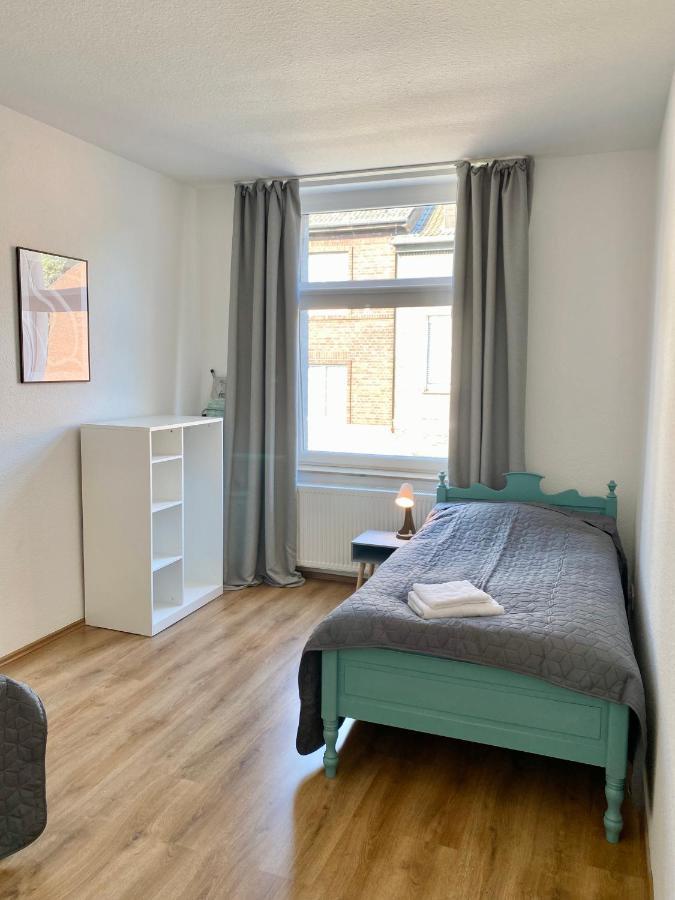 2 Rooms, Free Parking, 25 Min To Duesseldorf, 150 Mbps Wlan Дуйсбург Екстериор снимка