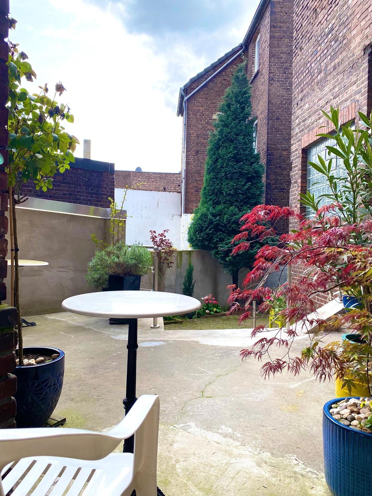 2 Rooms, Free Parking, 25 Min To Duesseldorf, 150 Mbps Wlan Дуйсбург Екстериор снимка