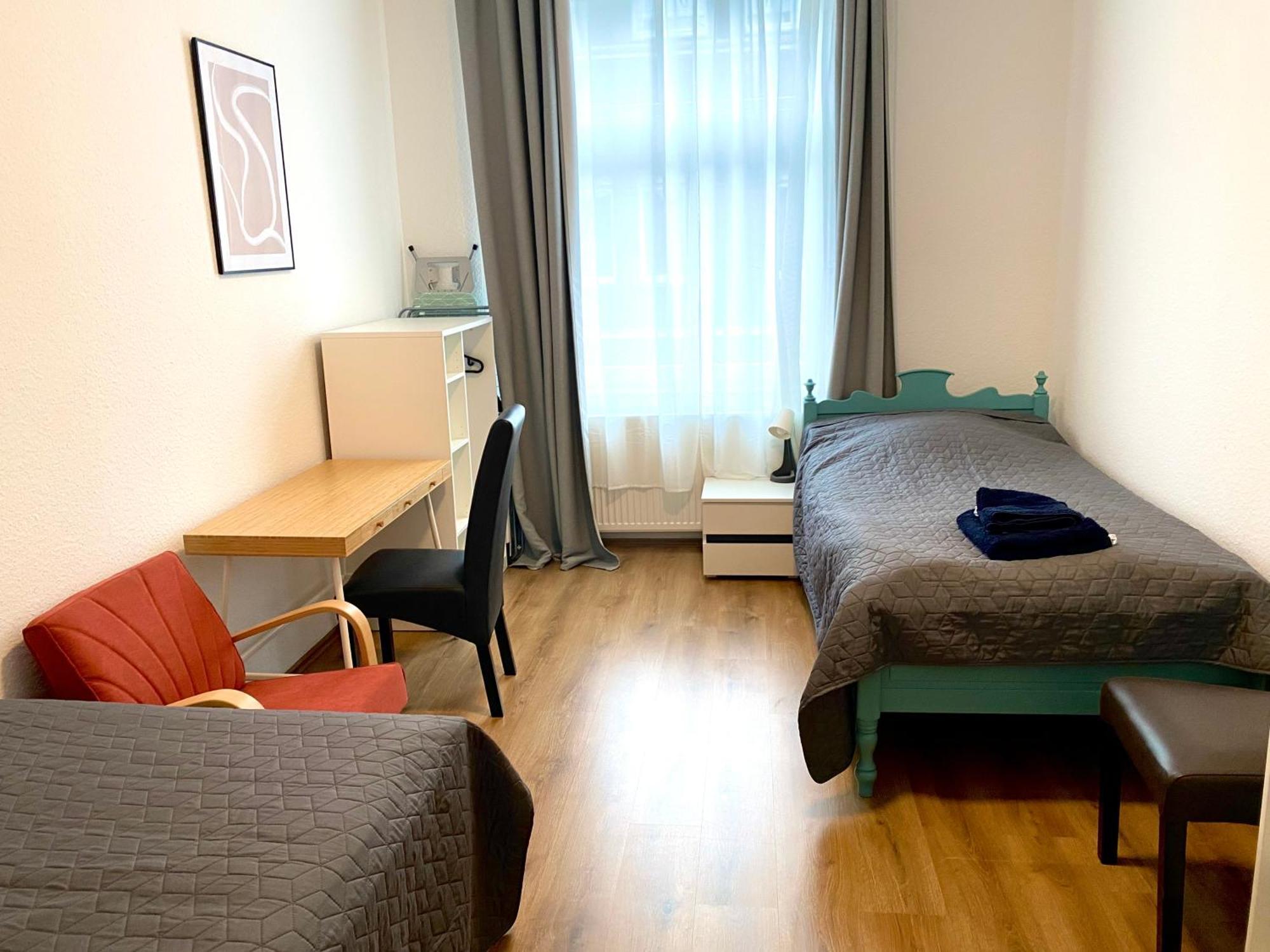 2 Rooms, Free Parking, 25 Min To Duesseldorf, 150 Mbps Wlan Дуйсбург Екстериор снимка